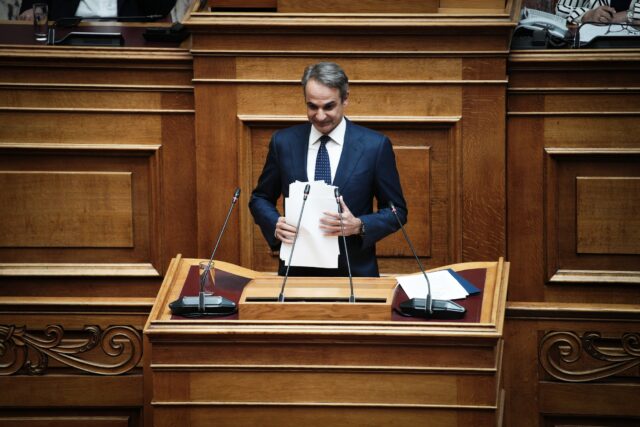 Politico για σκάνδαλο ΟΠΕΚΕΠΕ: «Ο Μητσοτάκης μπλοκάρει την έρευνα για υπουργούς»