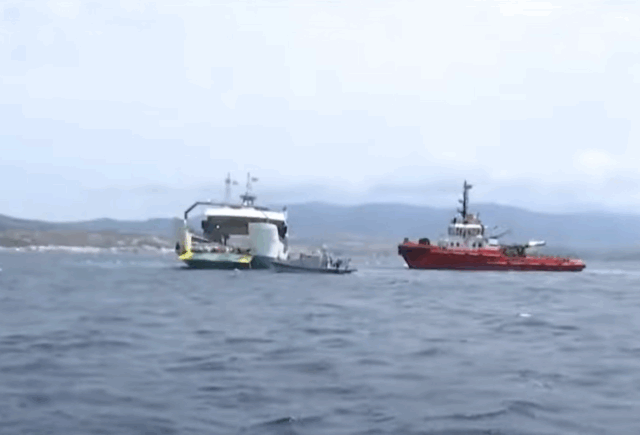 Νέα Στύρα Ευβοίας: Ξεκίνησε η επιχείρηση για την αποκόλληση του πλοίου