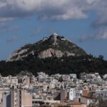 Τουρίστας έπεσε στο κενό από βράχο στον Λυκαβηττό