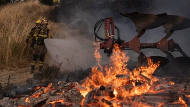 Η Ισπανία συνεχίζει να δίνει μάχη με πύρινα μέτωπα