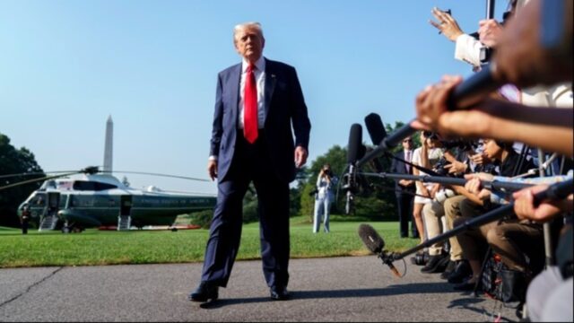 «Υψηλό διακύβευμα!!!» έγραψε ο Τραμπ και αναχώρησε για την Αλάσκα