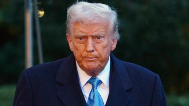 Στην Αλάσκα ο Τραμπ για τη συνάντηση με τον Πούτιν