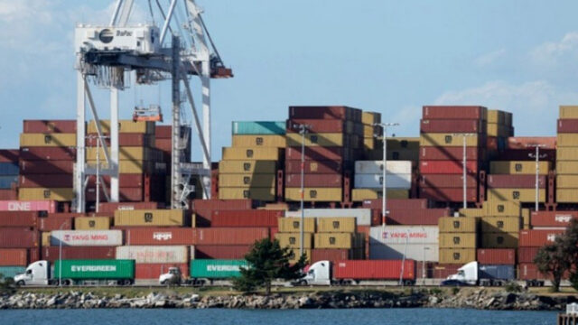 ΗΠΑ: Καταργείται από σήμερα η απαλλαγή από τον φόρο για τα μικρά δέματα που εισέρχονται στη χώρα