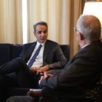 Συνάντηση Μητσοτάκη – Τασούλα με φόντο την ακρίβεια