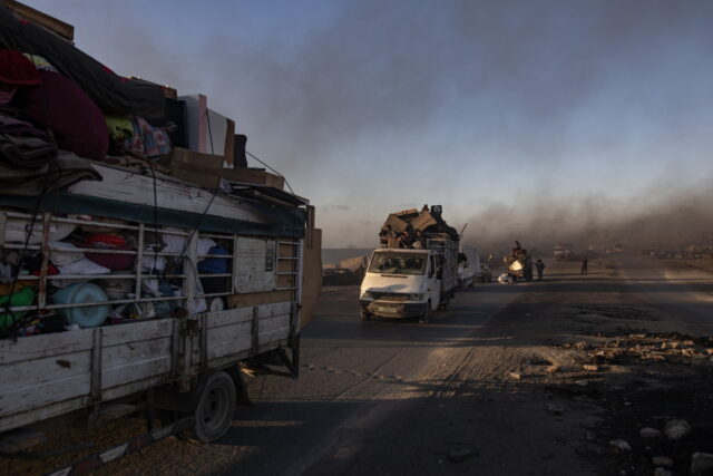 Οι Παλαιστίνιοι εγκαταλείπουν μαζικά την πόλη της Γάζας