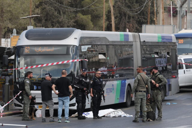 Νεκροί και τραυματίες μετά από ένοπλη επίθεση στην Ιερουσαλήμ