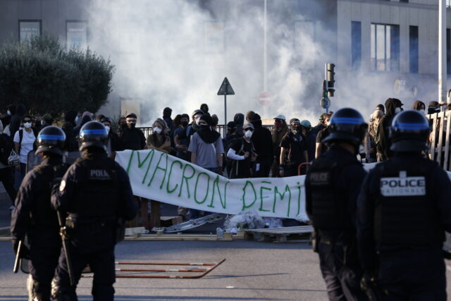 «Ας μπλοκάρουμε τα πάντα»: Πρώτες κινητοποιήσεις και πρώτες συλλήψεις στη Γαλλία