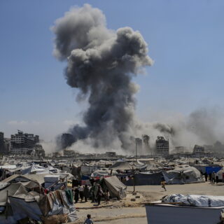 Το Ισραήλ συνεχίζει τους εντατικούς βομβαρδισμούς στην πόλη της Γάζας