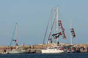Στο Ισραήλ οδηγούνται τα 430 μέλη του Global Sumud Flotilla