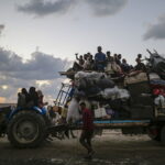 Οι ισραηλινές δυνάμεις προελαύνουν στην Πόλη της Γάζας, ενώ ο Νετανιάχου κατευθύνεται στις ΗΠΑ