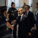 Γαλλία: Ένοχος ο Σαρκοζί σε κατηγορία συνωμοσίας στην υπόθεση χρημάτων από τον Καντάφι