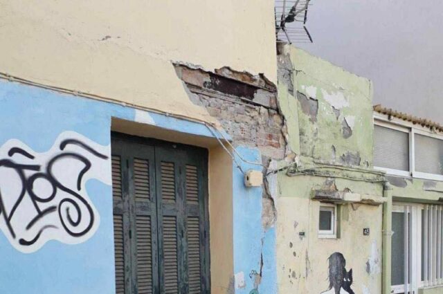 Κατέρρευσαν τμήματα δύο μπαλκονιών στο Ηράκλειο