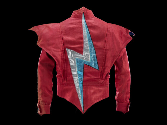 Μέσα στο προσωπικό αρχείο του David Bowie στο V&A East στο Λονδίνο