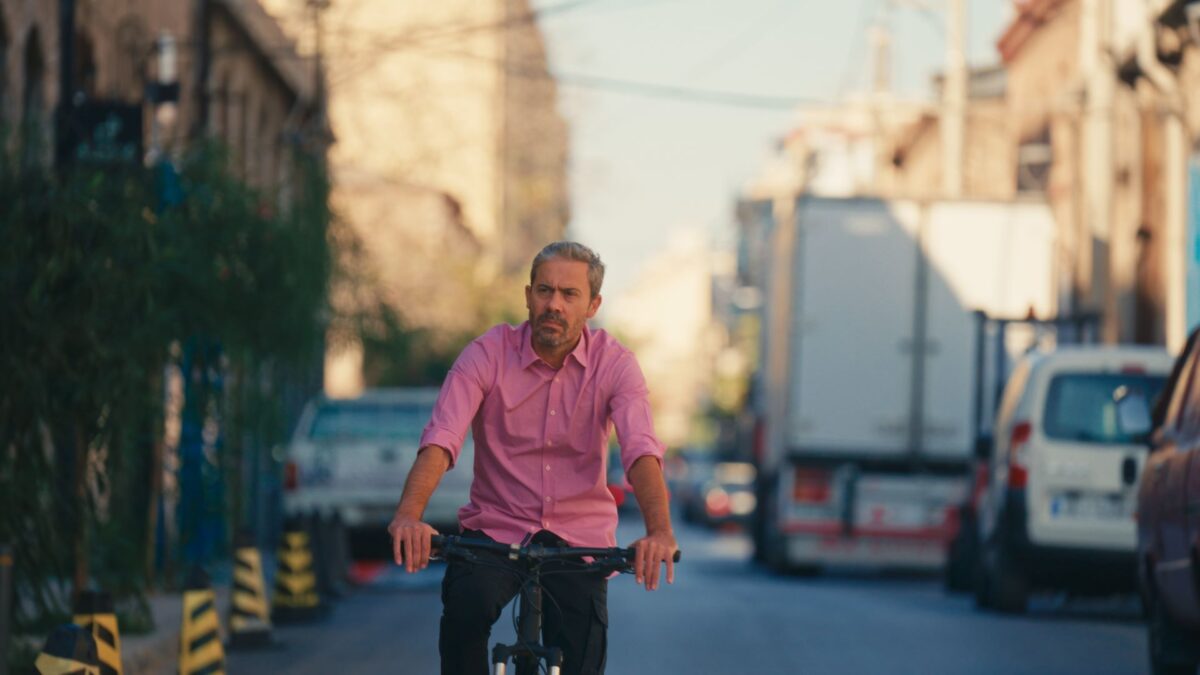 Ο «Archaeostoryteller» Θοδωρής Παπακώστας διερευνά τον θάνατο μεγάλων προσωπικοτήτων της αρχαιότητας στη σειρά του COSMOTE HISTORY HD «Σκοτεινοί Θάνατοι στην Αρχαιότητα».