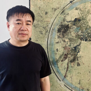 Liang Yonggang: «Όταν ένα έργο μεταφέρει πραγματικό συναίσθημα, δεν χρειάζεται λέξεις για να γεφυρώσει τα κενά»