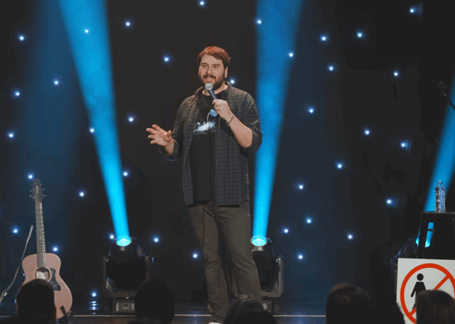 Η Pizza Fan έληξε τη συνεργασία της με τον Πάρι Ρούπο επειδή το «απαίτησε» ο Κωνσταντίνος Μπογδάνος