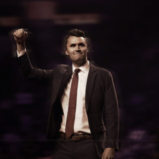 Δολοφονία Charlie Kirk: Η ακροδεξιά, η άκρα αριστερά και εκείνοι που ψάχνουν “μάρτυρες”