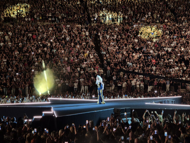 Χωρίς παγιέτες στη συναυλία της Άννας Βίσση στο Καλλιμάρμαρο