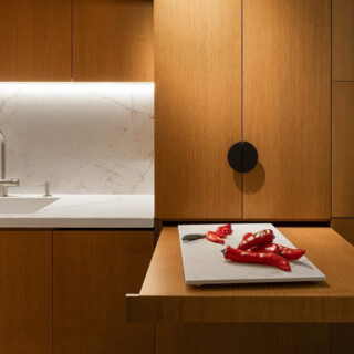 Δομική και υλική λιτότητα σε μια σύγχρονη κατοικία στη Θεσσαλονίκη