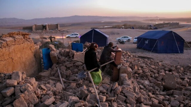 Ισχυρός σεισμός στο Αφγανιστάν: Χιλιάδες θύματα και ισοπεδωμένα χωριά