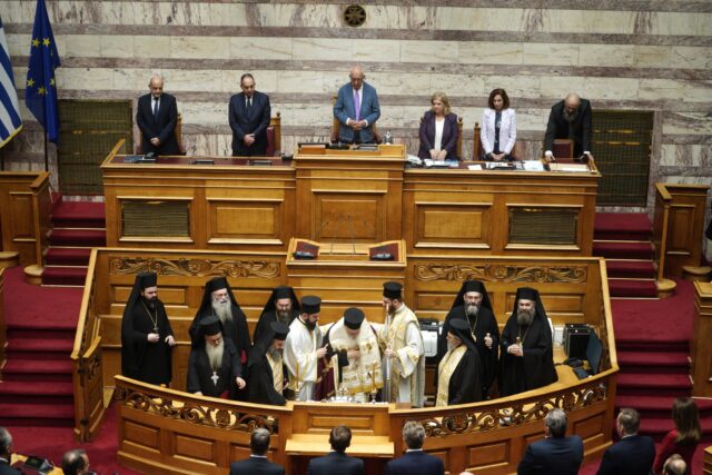 Με τον καθιερωμένο αγιασμό ξεκίνησε η νέα κοινοβουλευτική περίοδος