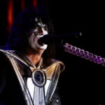 Πέθανε ο κιθαρίστας των Kiss, Έις Φρίλι