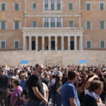 Απεργιακή συγκέντρωση στα Προπύλαια: Ψήφισμα συμπαράστασης στον Πάνο Ρούτσι από τα συνδικάτα