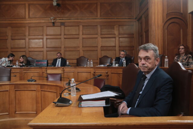 Βάρρας στην Εξεταστική για τον ΟΠΕΚΕΠΕ: Κατέθεσε υπόμνημα, αρνήθηκε να απαντήσει σε ερωτήσεις
