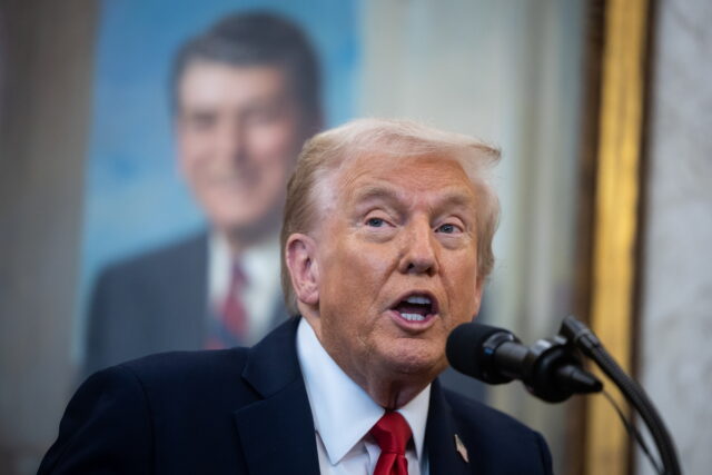 Ο Τραμπ απειλεί τη Χαμάς: «Εάν συνεχίσετε τις εκτελέσεις, θα σας σκοτώσουμε»