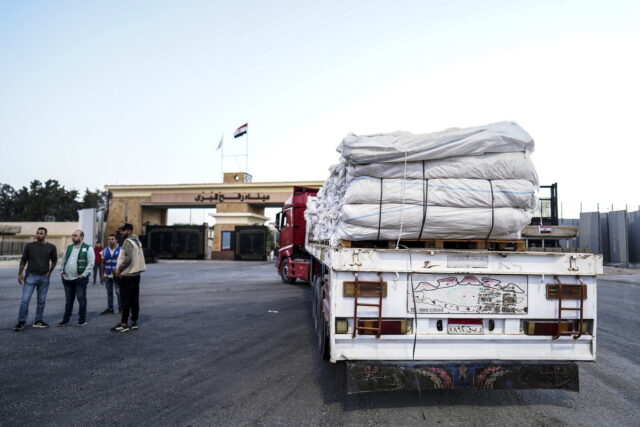Η Αίγυπτος διαψεύδει το Ισραήλ για το άνοιγμα του συνοριακού περάσματος της Ράφα