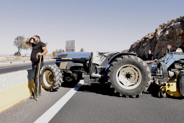 Κρήτη: Νέα μπλόκα αγροτοκτηνοτρόφων στον ΒΟΑΚ