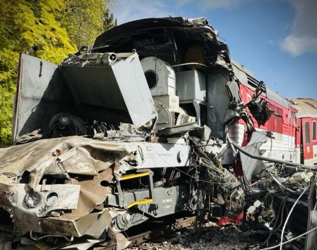 Μετωπική σύγκρουση τρένων στη Σλοβακία: Δεν υπάρχουν αναφορές για θανάτους – Έρευνα για τα αίτια