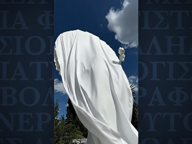 Ο μικρομεσαίος ως μνημείο! Και ο άγνωστος κακομοίρης ως σταθερή υπενθύμιση