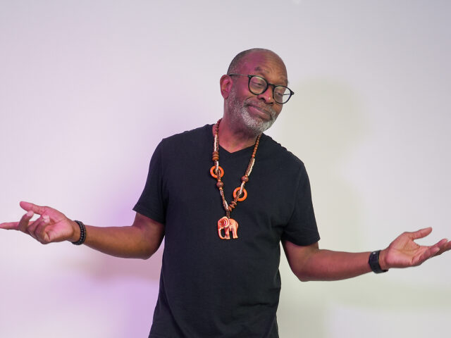 Brian Jackson: «Η επανάσταση δεν θα μεταδοθεί τηλεοπτικά, θα είναι αλγοριθμικά βελτιστοποιημένη για να σε αποσπάσει»