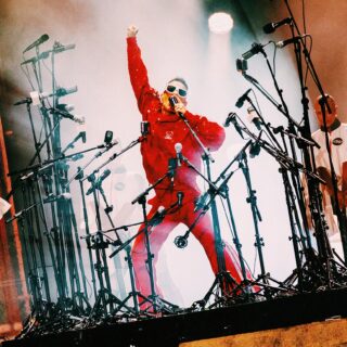 Robbie Williams στο Καλλιμάρμαρο: Καλύτερα να τραγουδάς παρά να μιλάς