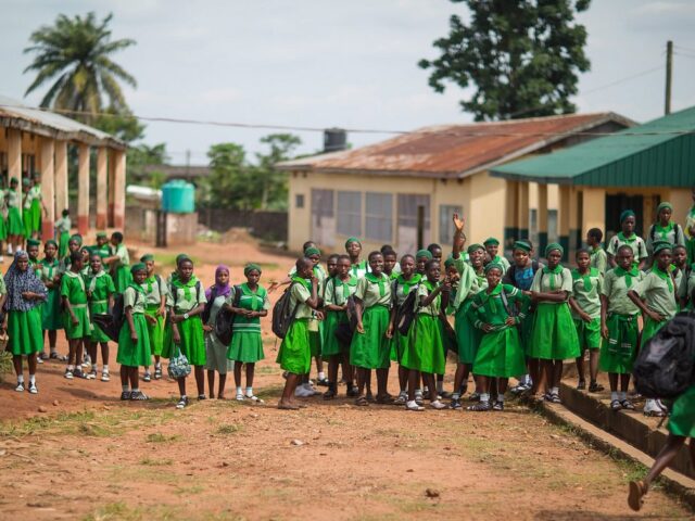 Ένοπλοι απήγαγαν 25 μαθήτριες από οικοτροφείο θηλέων στη Νιγηρία