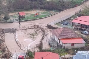 Κακοκαιρία: Aποκλεισμένα χωριά και καταστροφές σε οδικό δίκτυο και γέφυρες του Δήμου Μετεώρων