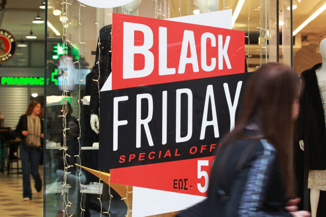 Black Friday: Αισιοδοξία στις επιχειρήσεις, υπό πίεση οι καταναλωτές