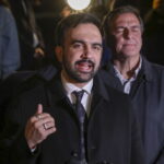 Τραμπ: Απειλεί τη χρηματοδότηση της Νέας Υόρκης αν εκλεγεί δήμαρχος ο Μαμντάνι