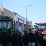 Μπλόκο αγροτών στο αεροδρόμιο Αλεξανδρούπολης κατά την άφιξη Μητσοτάκη