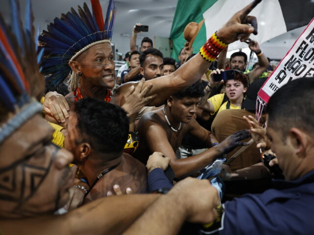 COP30: Συμπλοκή αυτοχθόνων και του προσωπικού ασφαλείας στη σύνοδο του ΟΗΕ για το κλίμα