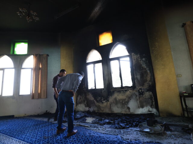 Ισραηλινοί έποικοι βανδάλισαν και πυρπόλησαν τέμενος στη Δυτική Όχθη