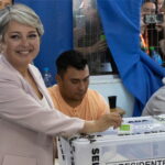 Εκλογές στη Χιλή: Η κομμουνίστρια Χάρα κι ο ακροδεξιός Καστ θα αναμετρηθούν στον β’ γύρο