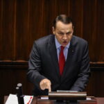 Στα άκρα οι διμερείς σχέσεις Πολωνίας – Ρωσίας: «Θα απαντήσουμε, όχι μόνο διπλωματικά» λέει η Βαρσοβία