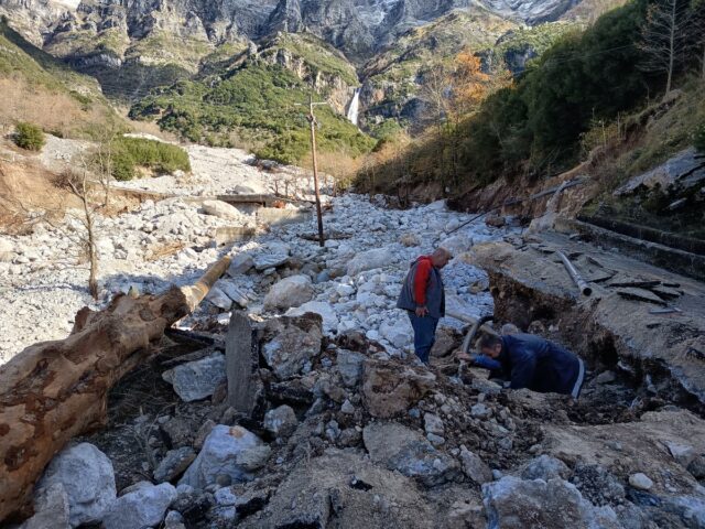 Εικόνες καταστροφής στα Τζουμέρκα μετά την έντονη κακοκαιρία
