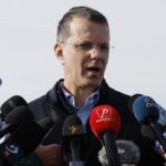 Παραιτήθηκε ο υπουργός Άμυνας της Ρουμανίας – Είχε πει ψέματα στο βιογραφικό του