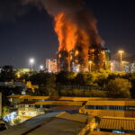 Ουρανοξύστης τυλίχθηκε στις φλόγες στο Χονγκ Κονγκ [ΒΙΝΤΕΟ]