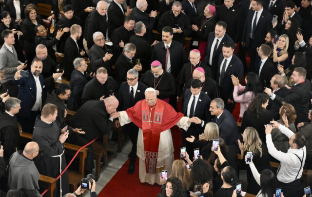 Τουρκία: Επίσκεψη Πάπα Λέοντα ΙΔ’ στον Καθολικό Καθεδρικό Ναό Αγίου Πνεύματος στην Κωνσταντινούπολη