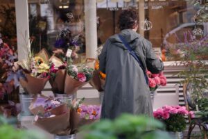 Στη Γαλλία ένα ανθοπωλείο πιστεύει ότι τα λουλούδια ΔΕΝ είναι μόνο για πλούσιους