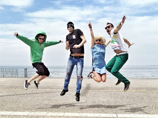 Οι Lip Forensics «ζεσταίνουν» τη σκηνή πριν την εμφάνιση των Mikro στο Gagarin 205